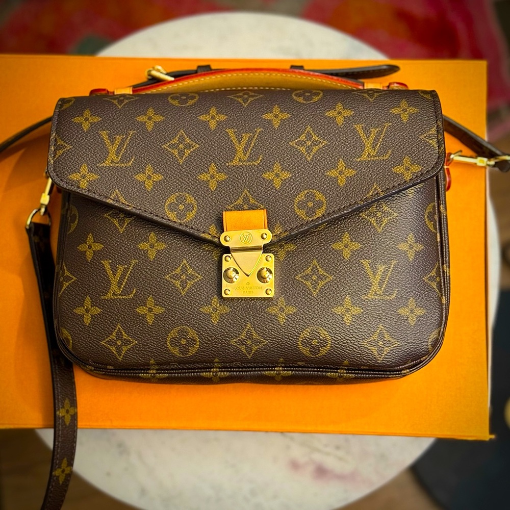 Authentic Louis Vuitton Pochette Métis Handbag